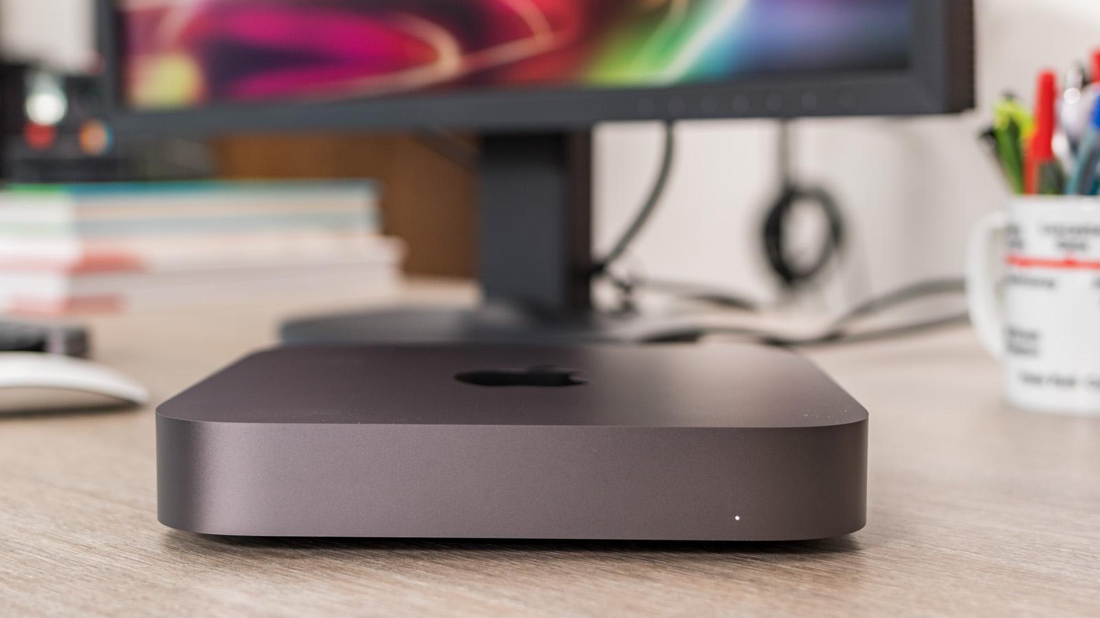 Mac mini 2018 ve vesmírně šedé barvě